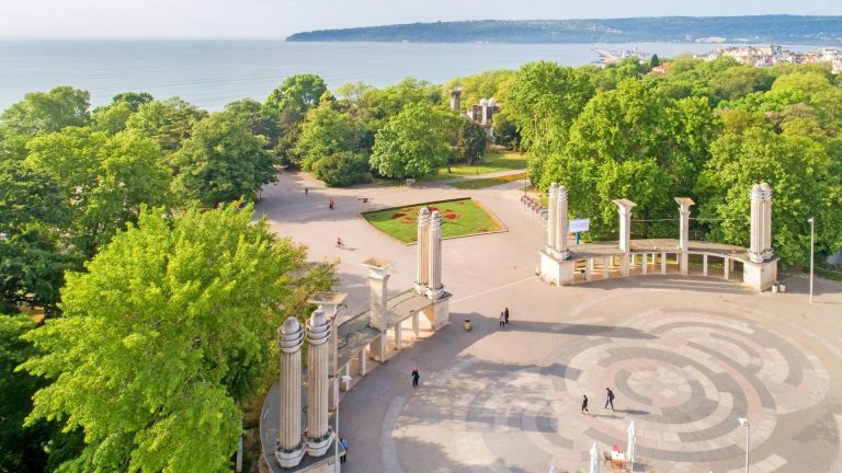 Вход на морската градина 2