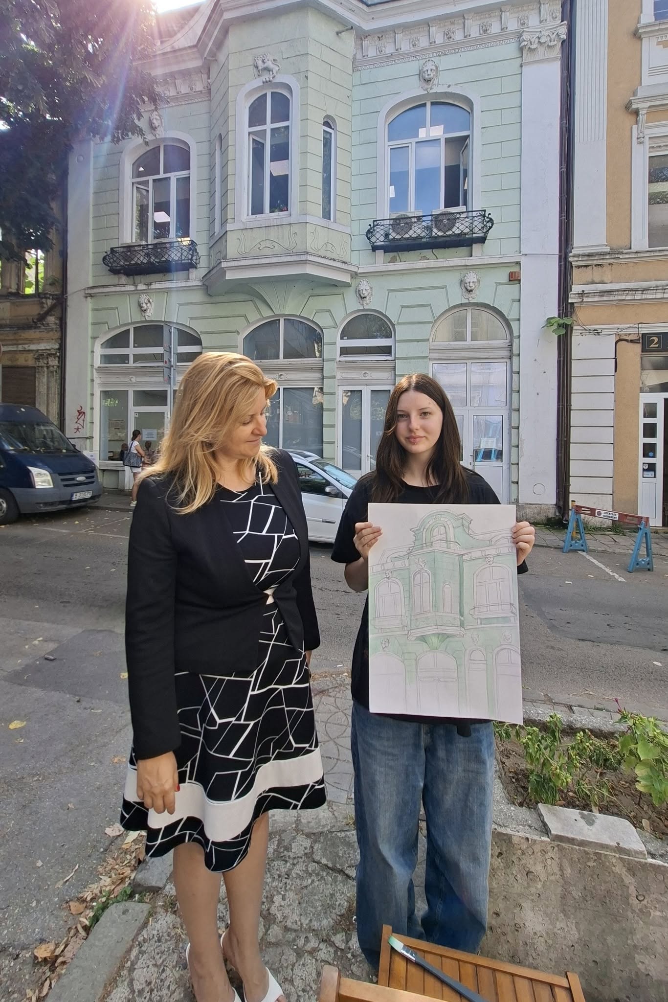Участници в ученическия пленер „Архитектурното наследство на Варна“