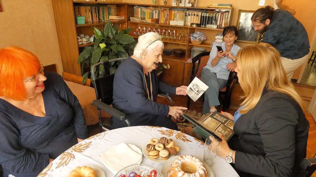 Празничен момент от 100-годишния юбилей на Мария Долнева